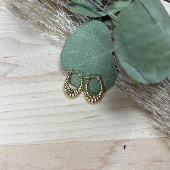 Vintage DN 14K Croissant Gold Scalloped shrimp style Hoop Earrings - Picture 4 of 9